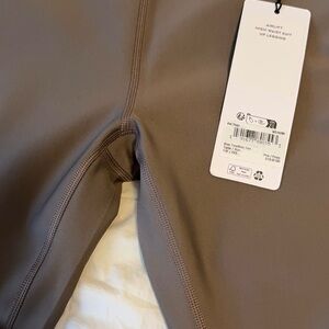 ALO Yoga High-Waist Airlift Leggings in Taupe